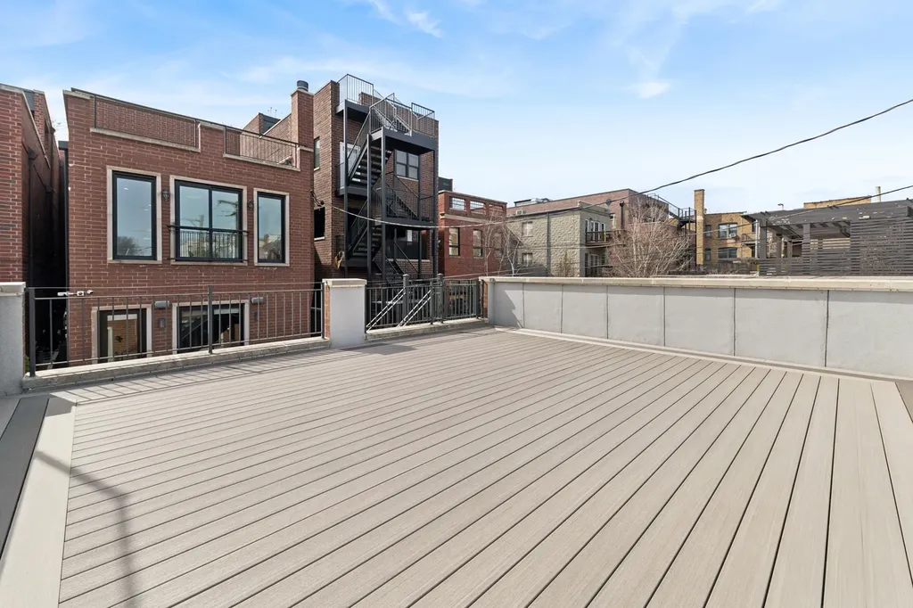 1460 West Byron Street Chicago IL 60613