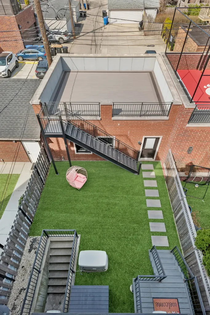 1460 West Byron Street Chicago IL 60613