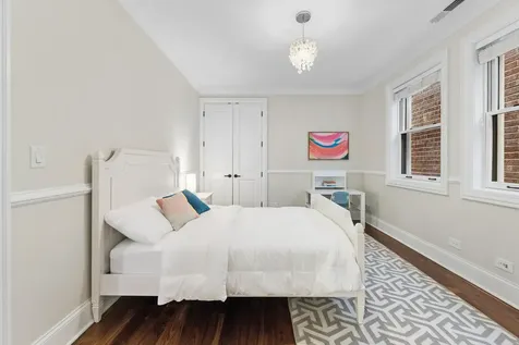 1460 West Byron Street Chicago IL 60613