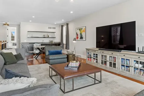 1460 West Byron Street Chicago IL 60613