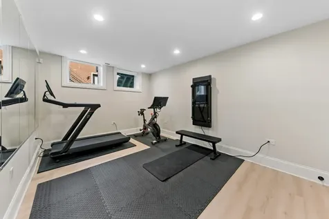 1460 West Byron Street Chicago IL 60613