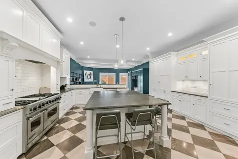 1460 West Byron Street Chicago IL 60613