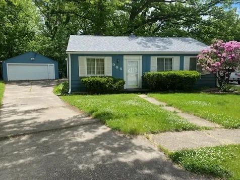 906 40TH Street Court Moline IL 61265