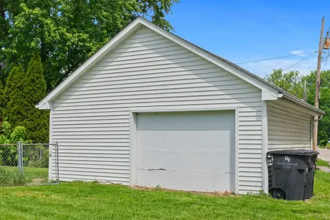 1023 16TH Street Rock Island IL 61201