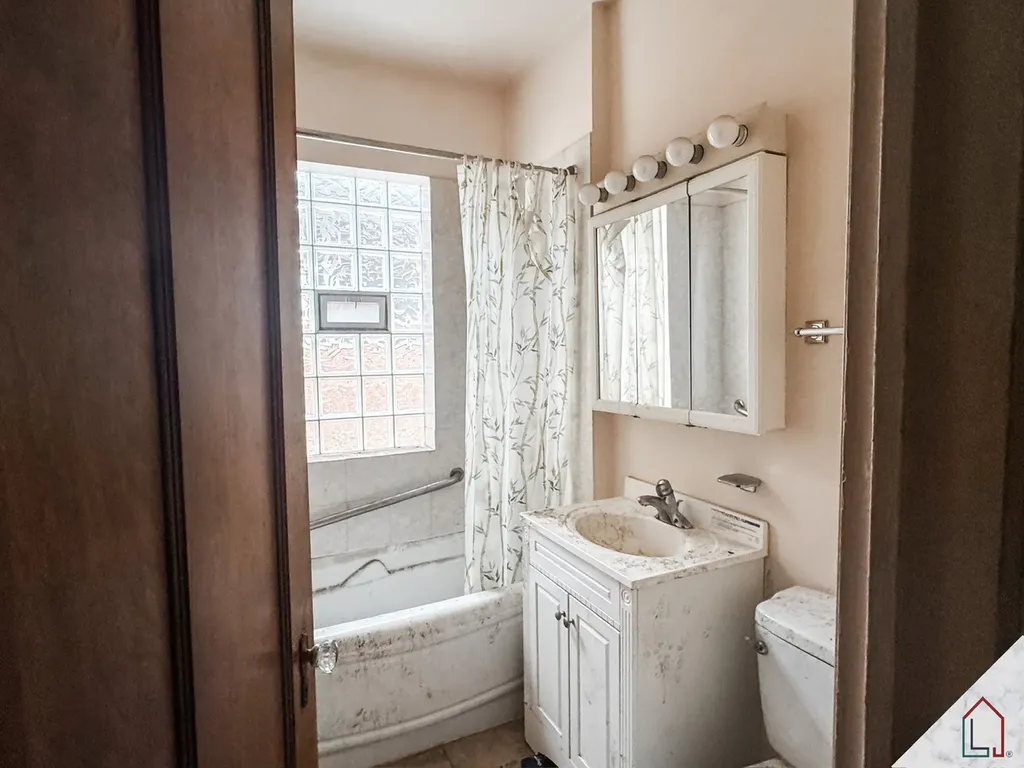 8640 South Bennett Avenue Chicago IL 60617