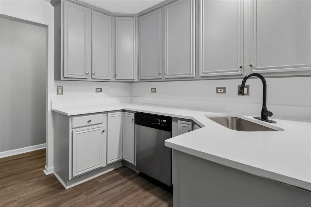 1458 Whitespire Court Naperville IL 60565