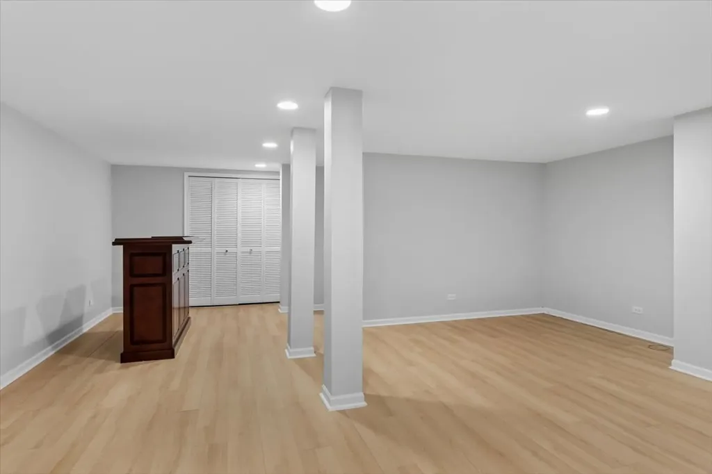 1458 Whitespire Court Naperville IL 60565