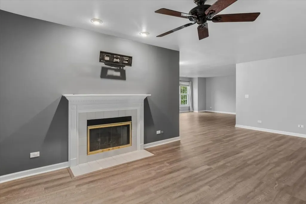 1458 Whitespire Court Naperville IL 60565