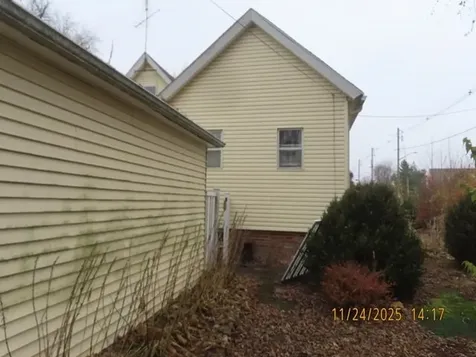 103 1ST Street Bradford IL 61421
