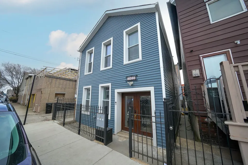 1013 West 18th Place Chicago IL 60608