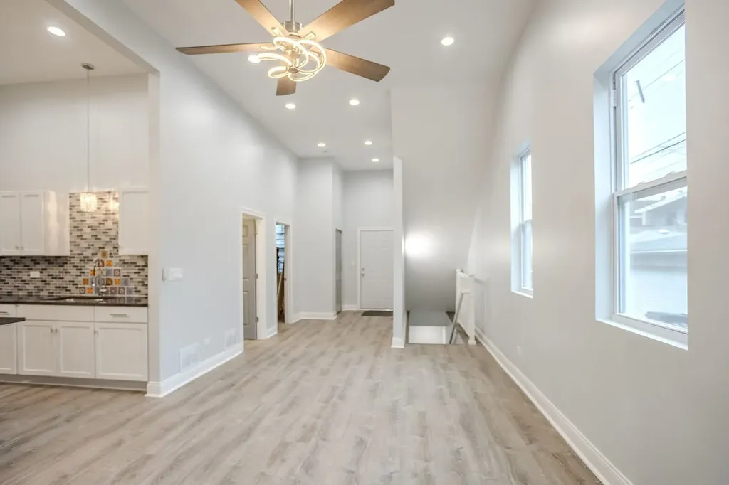 1013 West 18th Place Chicago IL 60608