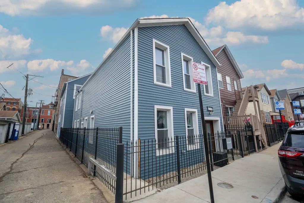 1013 West 18th Place Chicago IL 60608