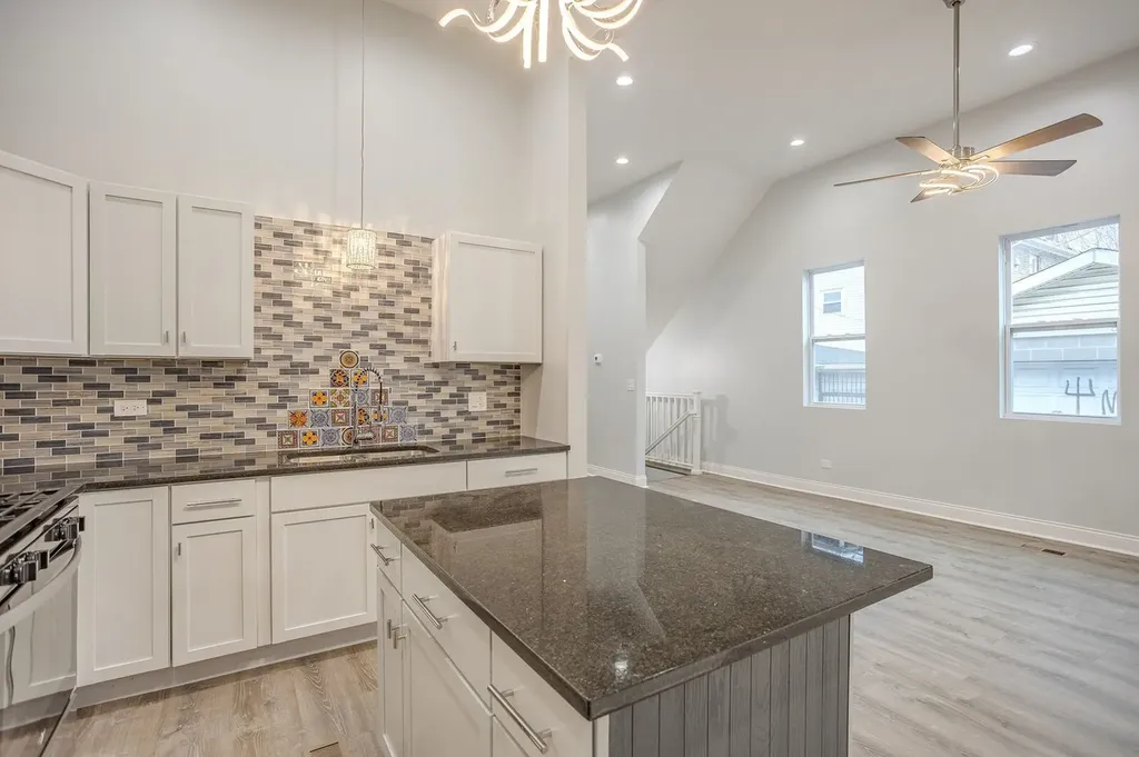 1013 West 18th Place Chicago IL 60608