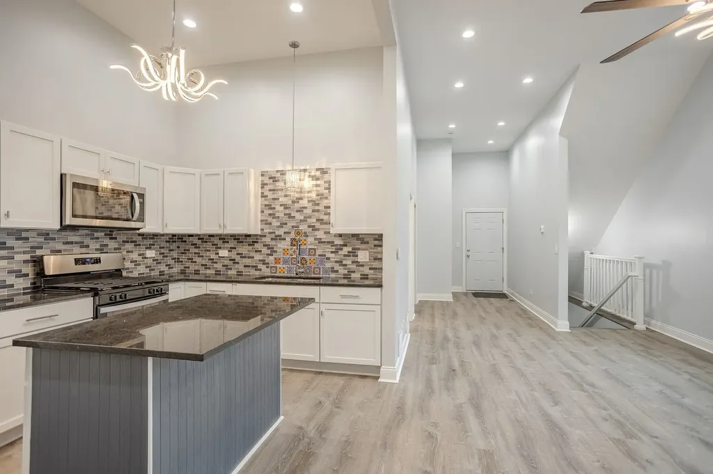 1013 West 18th Place Chicago IL 60608