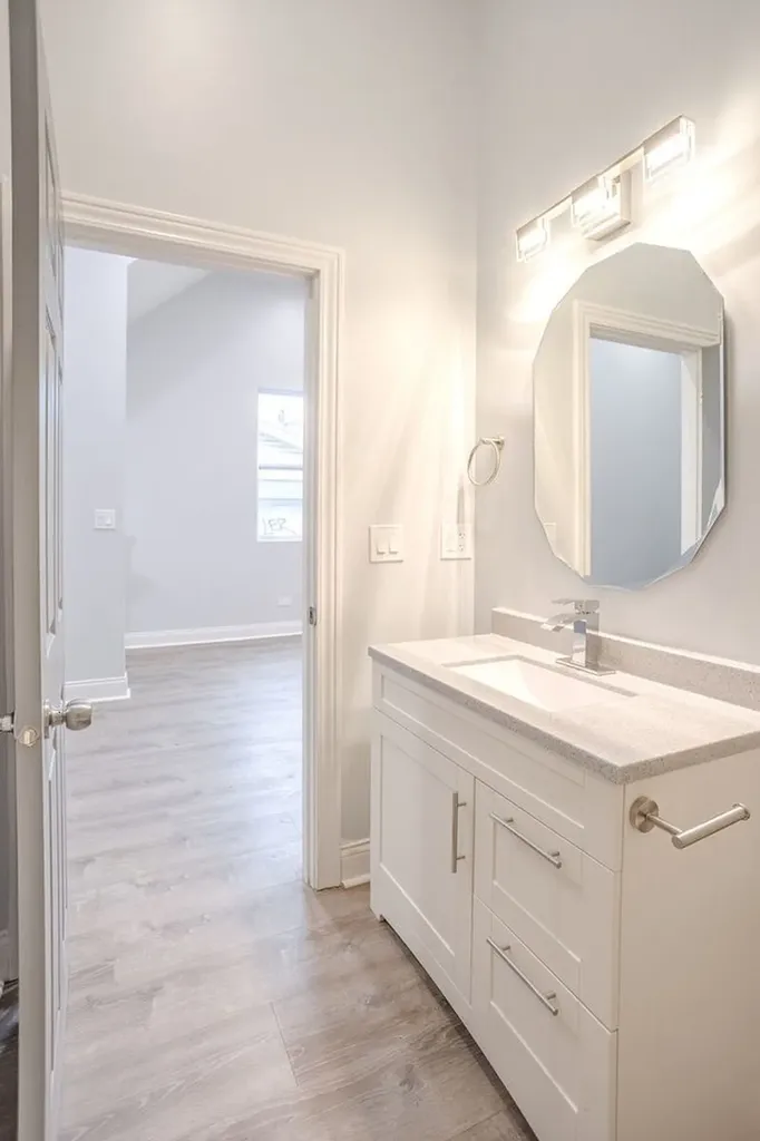 1013 West 18th Place Chicago IL 60608