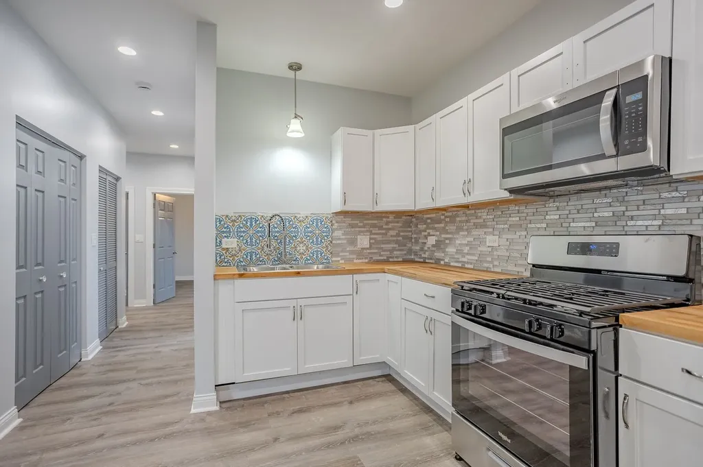 1013 West 18th Place Chicago IL 60608