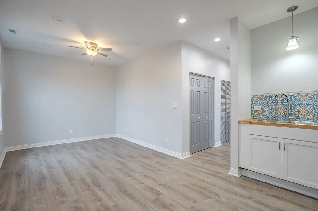 1013 West 18th Place Chicago IL 60608