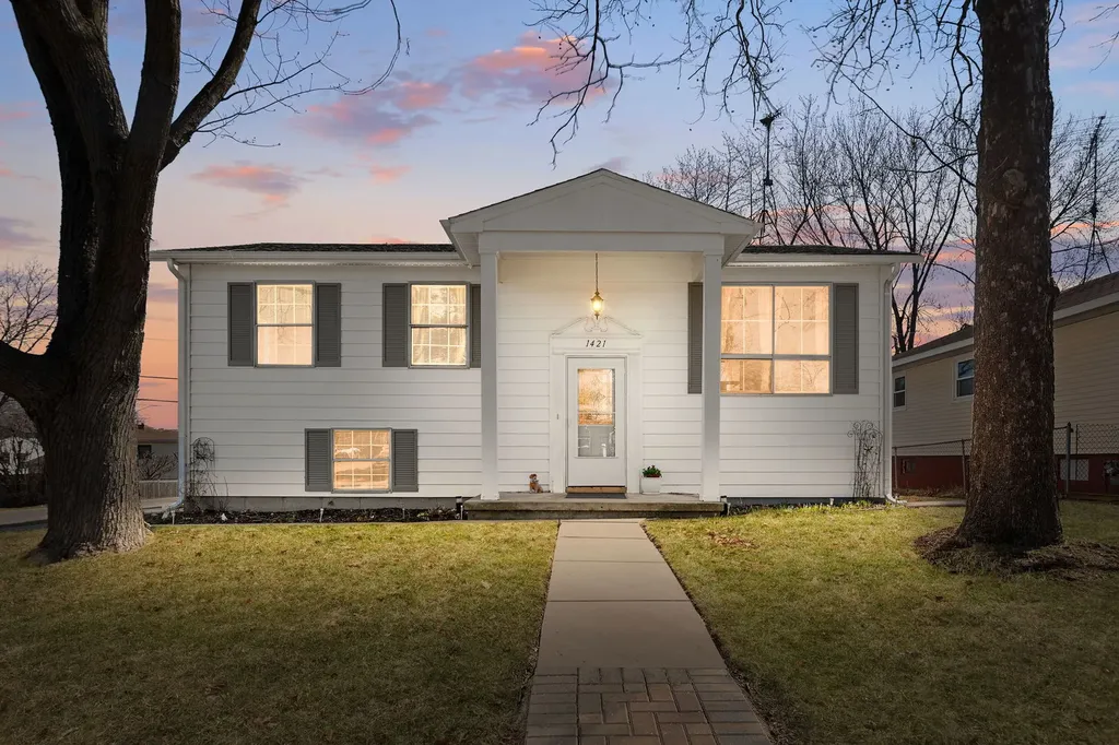 1421 Barberry Lane Round Lake Beach IL 60073