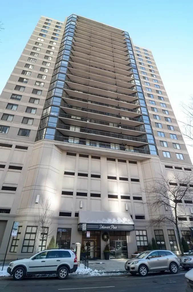 33 West Delaware Place Chicago IL 60610