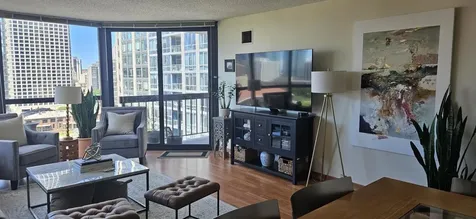 33 West Delaware Place Chicago IL 60610