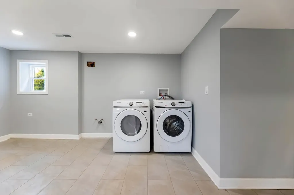 7549 South Michigan Avenue Chicago IL 60619