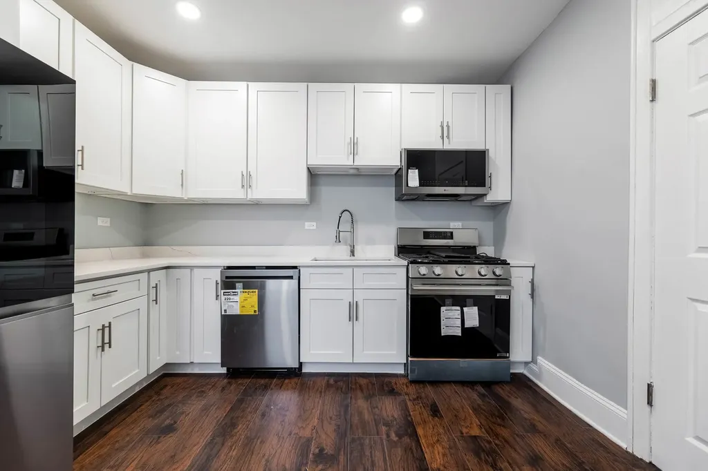 7549 South Michigan Avenue Chicago IL 60619