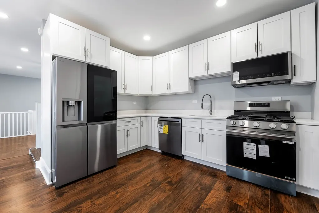 7549 South Michigan Avenue Chicago IL 60619