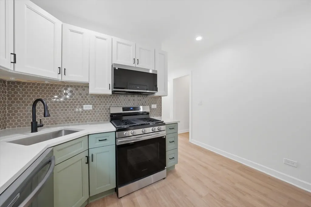 7517 South Carpenter Street Chicago IL 60620