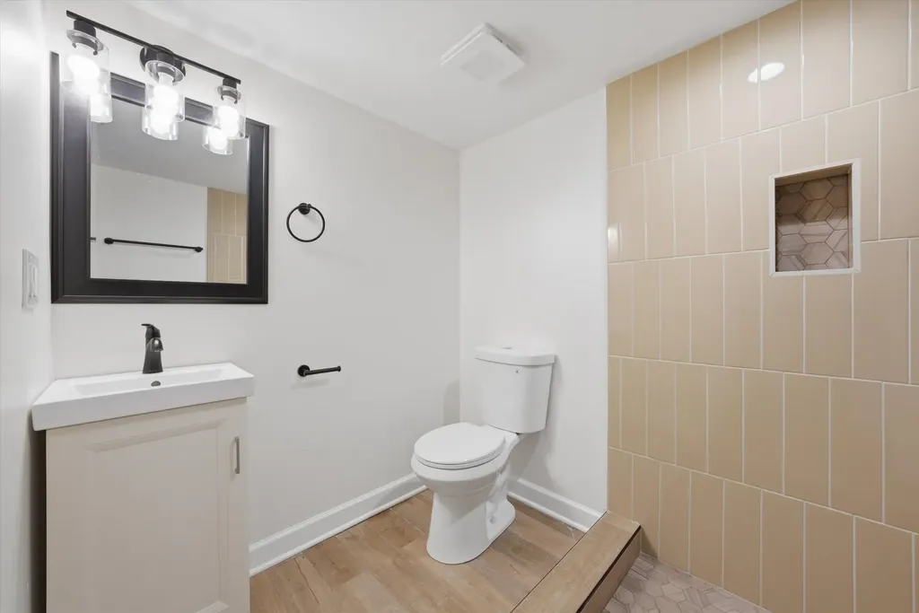 7517 South Carpenter Street Chicago IL 60620