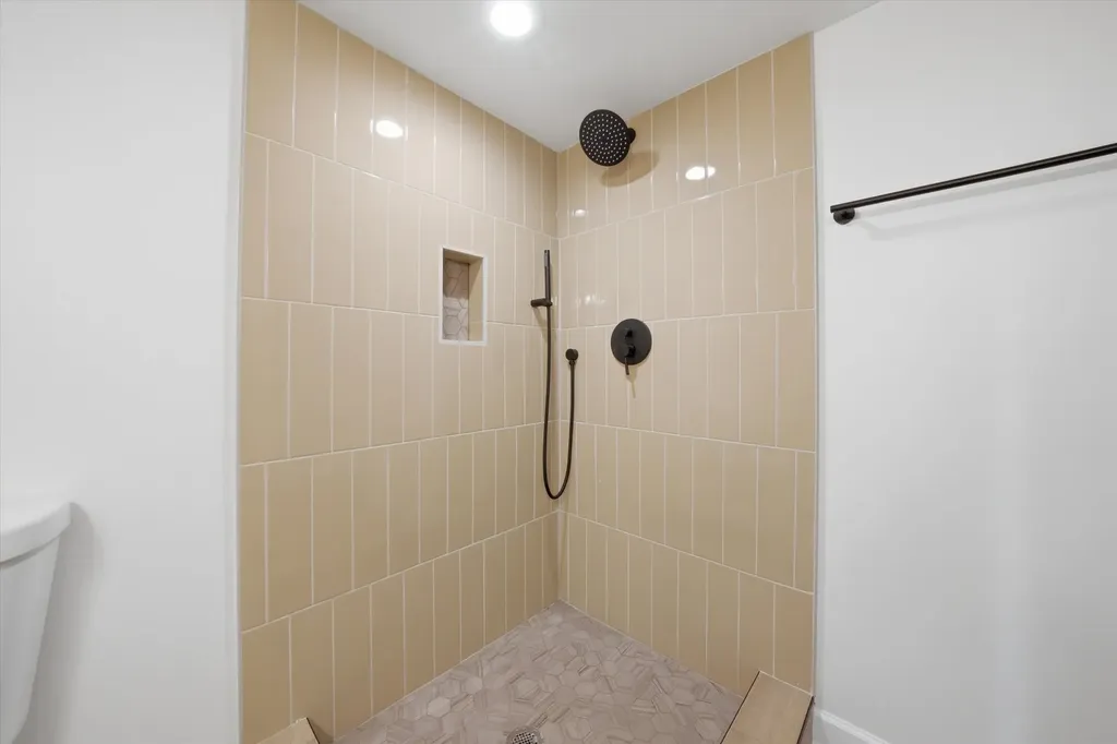 7517 South Carpenter Street Chicago IL 60620