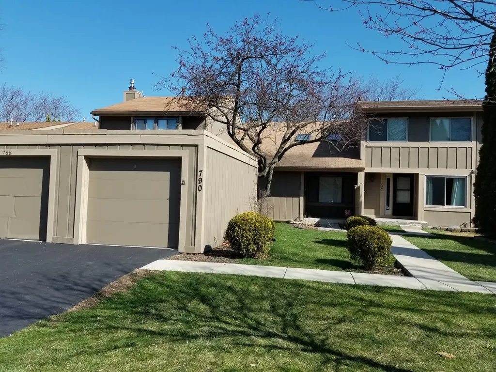 790 Oregon Trail Roselle IL 60172