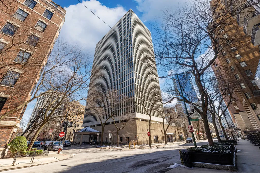 1 East Scott Street Chicago IL 60610