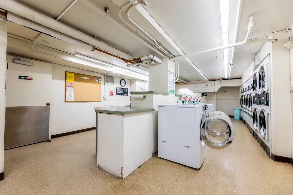 1 East Scott Street Chicago IL 60610