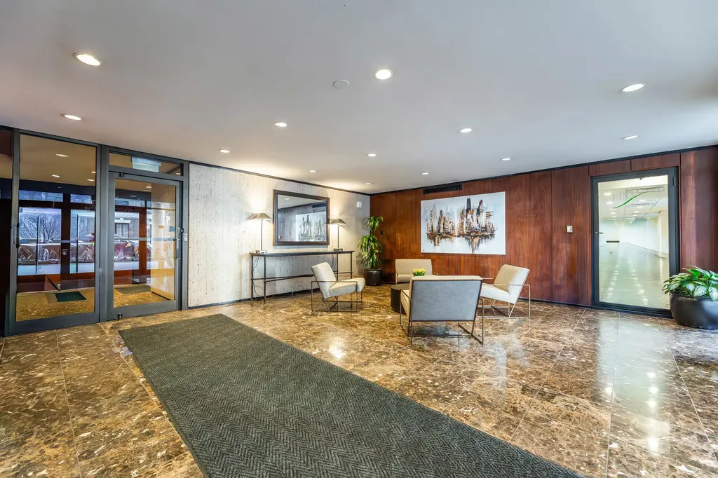 1 East Scott Street Chicago IL 60610
