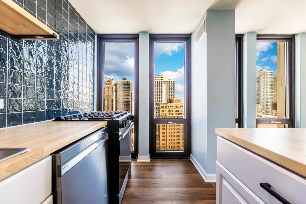 1 East Scott Street Chicago IL 60610