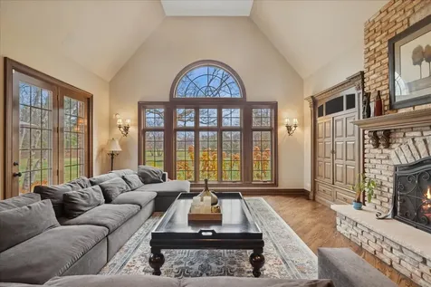 2041 Tremont Court Libertyville IL 60048