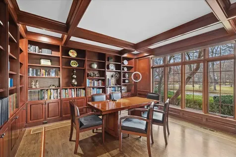 2041 Tremont Court Libertyville IL 60048