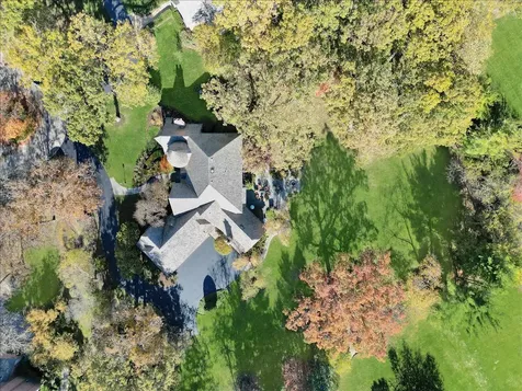 2041 Tremont Court Libertyville IL 60048
