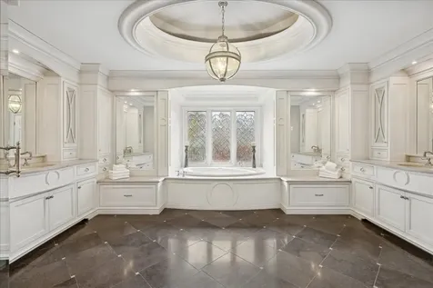 2041 Tremont Court Libertyville IL 60048