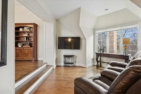 2041 Tremont Court Libertyville IL 60048