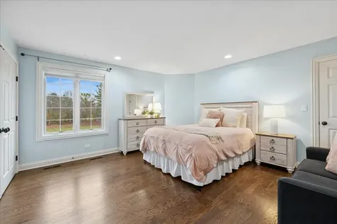 2041 Tremont Court Libertyville IL 60048