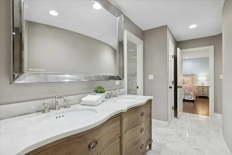 2041 Tremont Court Libertyville IL 60048