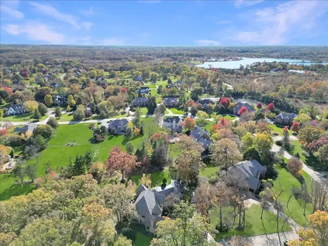 2041 Tremont Court Libertyville IL 60048