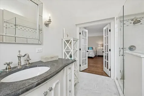 2041 Tremont Court Libertyville IL 60048