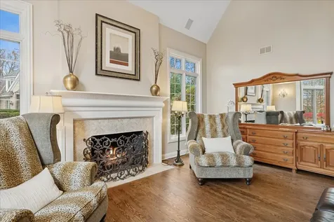 2041 Tremont Court Libertyville IL 60048