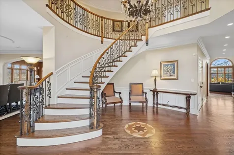 2041 Tremont Court Libertyville IL 60048