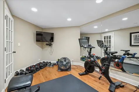 2041 Tremont Court Libertyville IL 60048