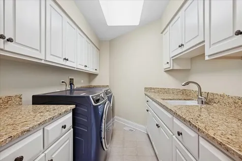 2041 Tremont Court Libertyville IL 60048