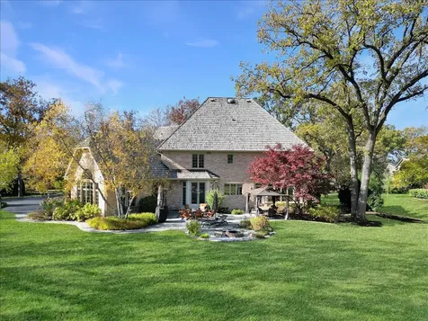 2041 Tremont Court Libertyville IL 60048