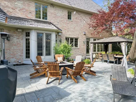 2041 Tremont Court Libertyville IL 60048